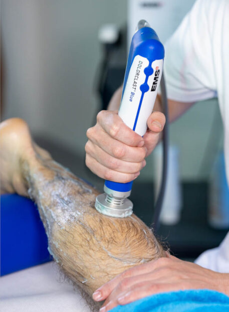 Pretrganje trebuha mišic kompleksa mečne/golenske mišice