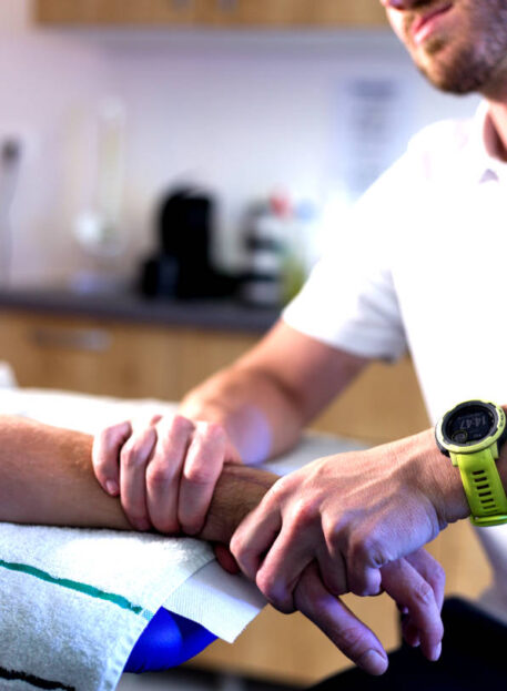 medialna nestabilnost komolca