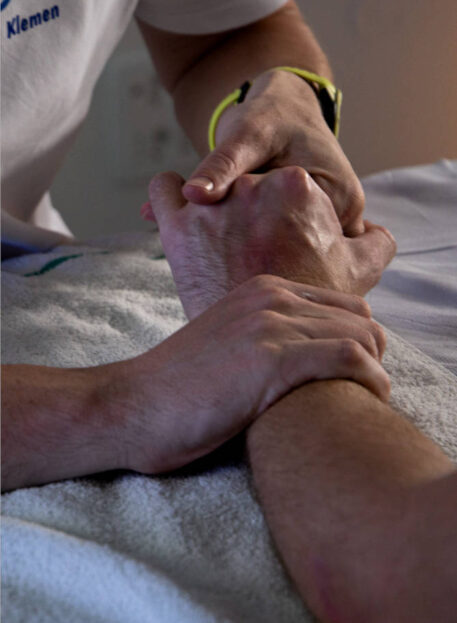 poškodba interosalnih mišic